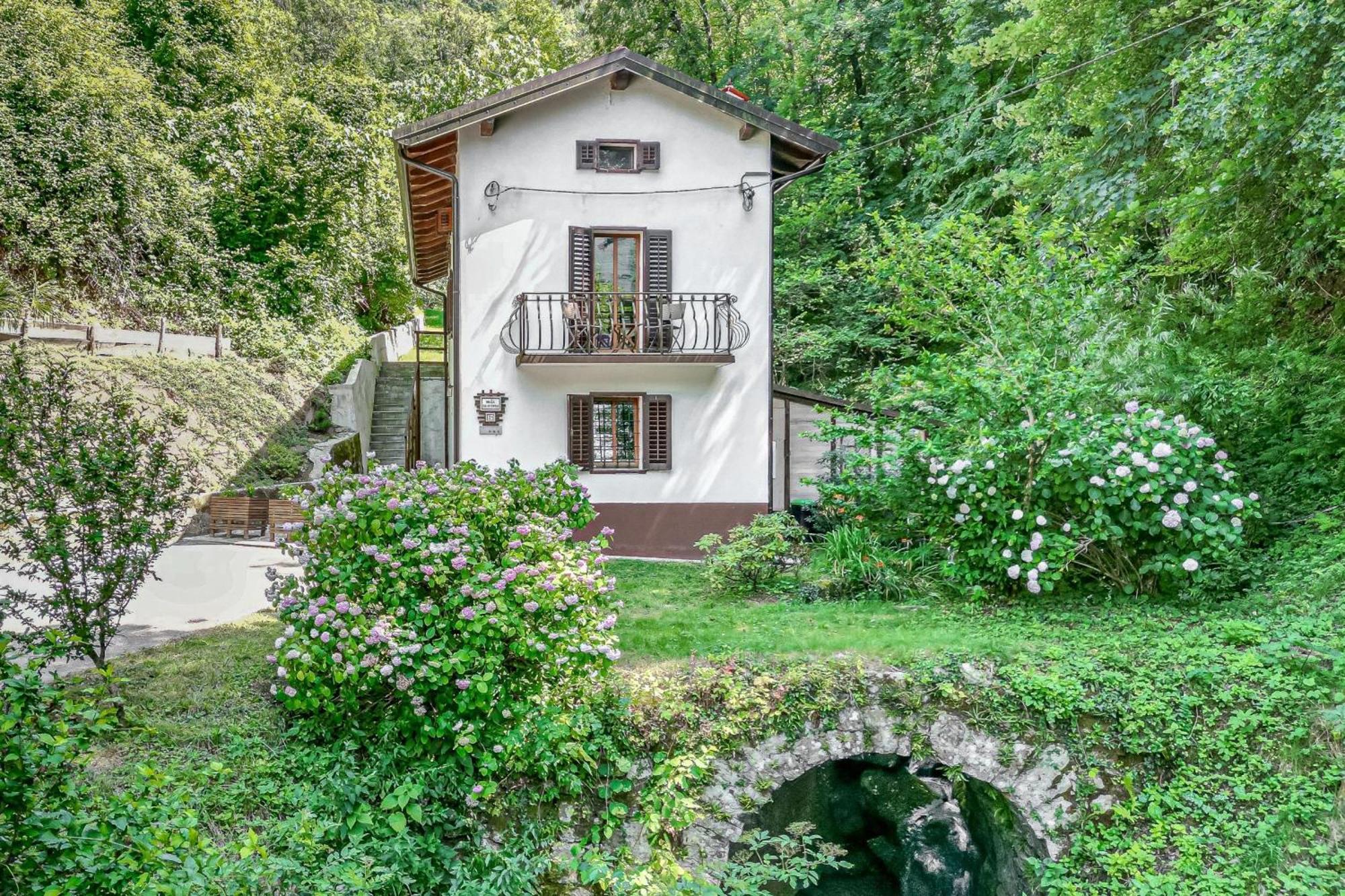 House By The Stream - Happy Rentals Avce エクステリア 写真