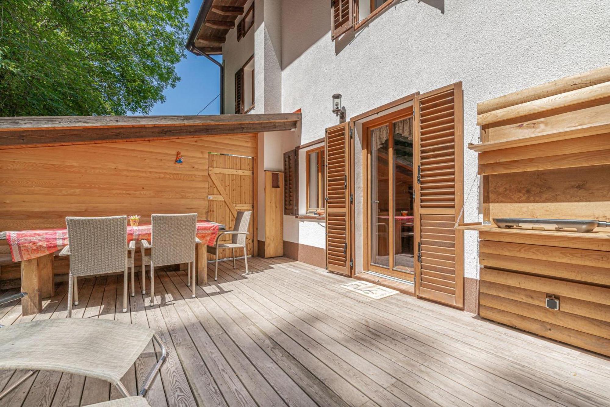 House By The Stream - Happy Rentals Avce エクステリア 写真