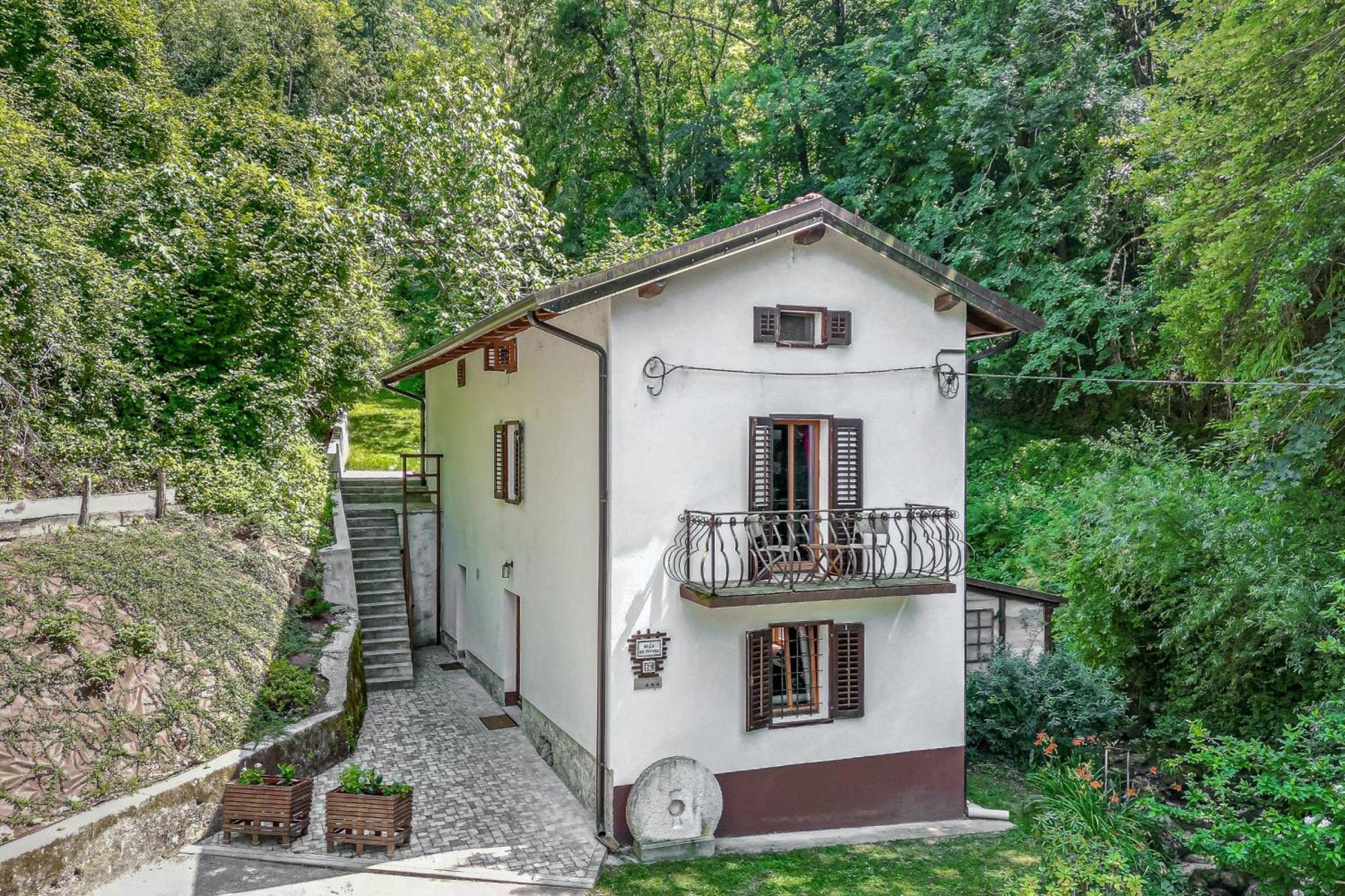 House By The Stream - Happy Rentals Avce エクステリア 写真